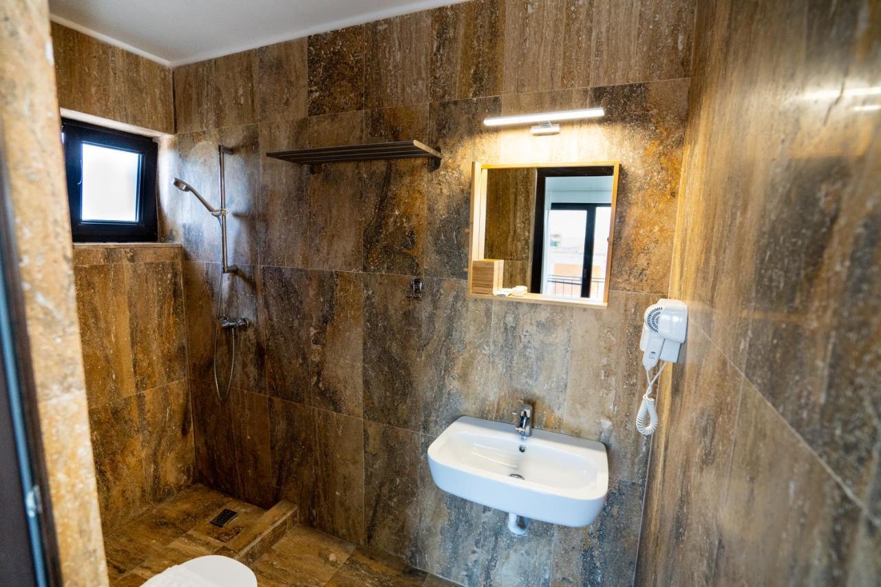 La Dudu Hotel Вама Веке Екстериор снимка